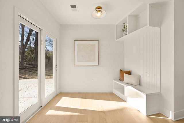 5512 FISKE PL, Alexandria, VA 22312