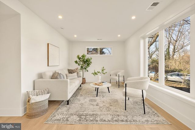 5512 FISKE PL, Alexandria, VA 22312