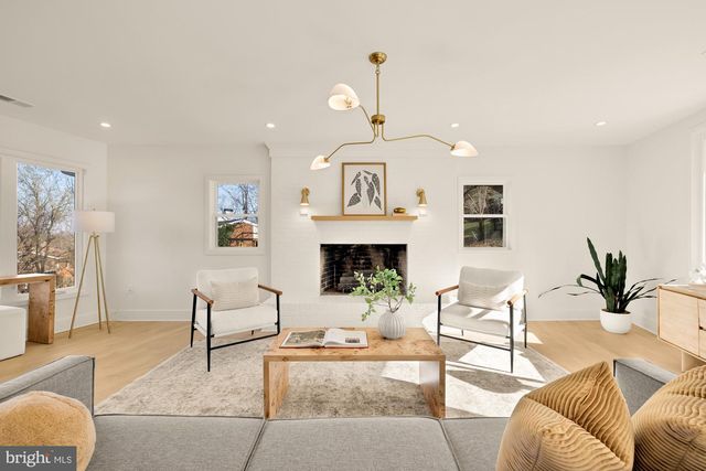 5512 FISKE PL, Alexandria, VA 22312