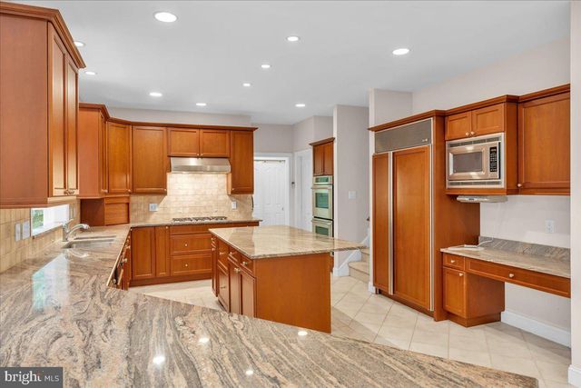 6 PINE ACRES DR, Medford, NJ 08055
