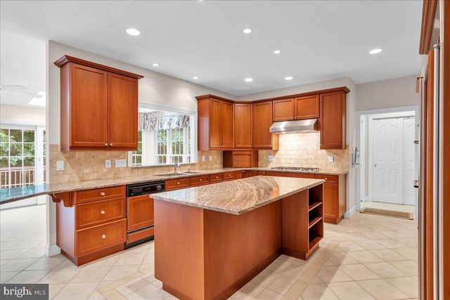 6 PINE ACRES DR, Medford, NJ 08055
