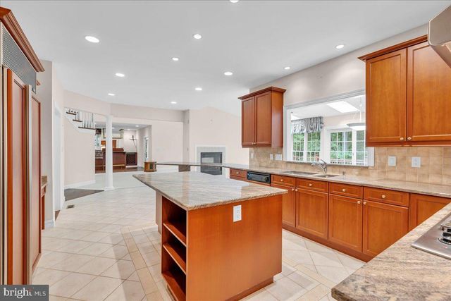 6 PINE ACRES DR, Medford, NJ 08055