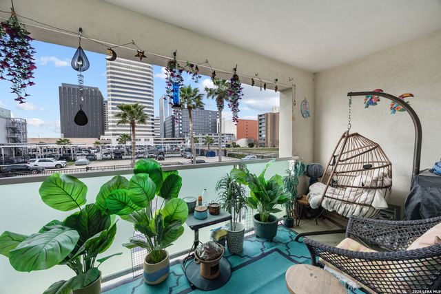 901 N Upper Broadway St Apt 201, Corpus Christi, TX 78401