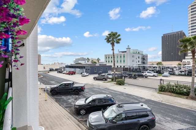 901 N Upper Broadway St Apt 201, Corpus Christi, TX 78401