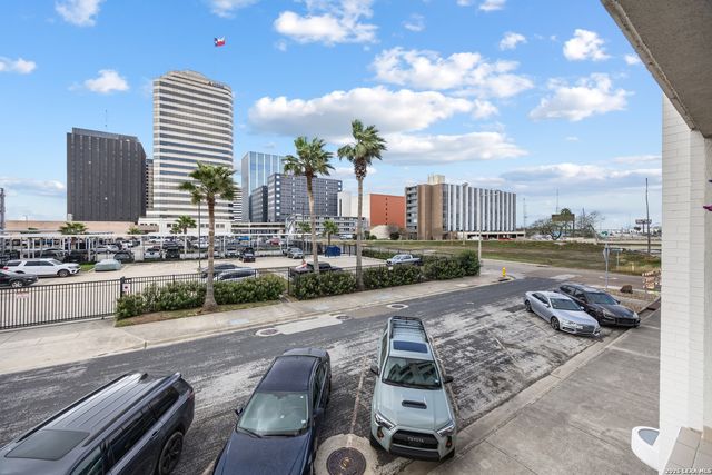 901 N Upper Broadway St Apt 201, Corpus Christi, TX 78401