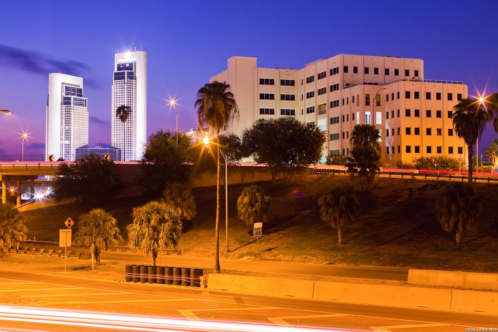 901 N Upper Broadway St Apt 201, Corpus Christi, TX 78401