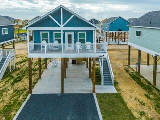 1057 Johnson Road, Gilchrist, TX 77617