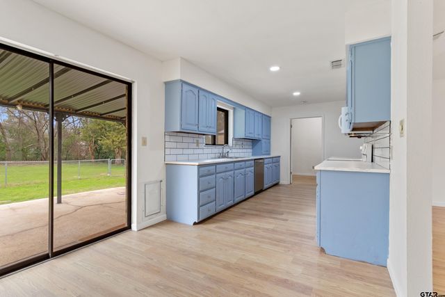 208 Treetop Lane, Hideaway, TX 75771