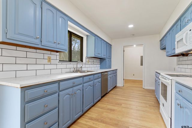 208 Treetop Lane, Hideaway, TX 75771