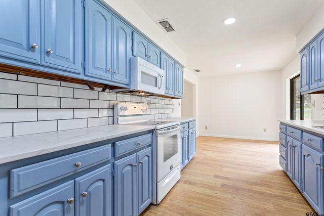 208 Treetop Lane, Hideaway, TX 75771