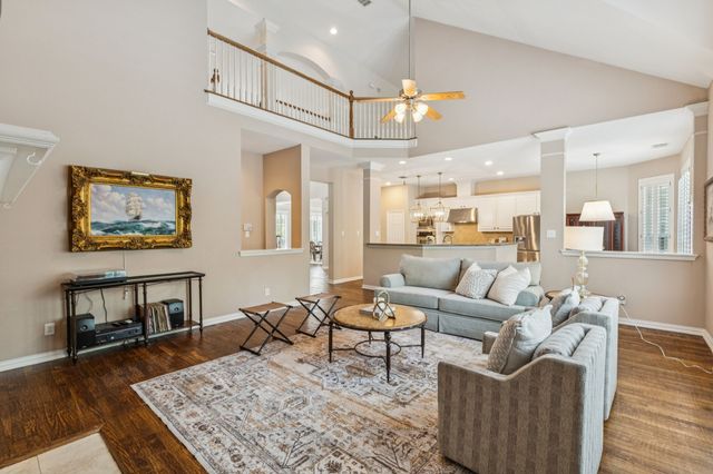 8904 Meadowknoll Drive, Dallas, TX 75243