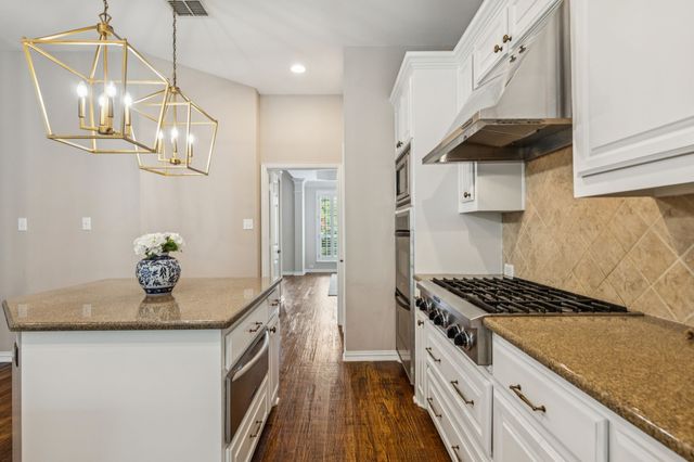 8904 Meadowknoll Drive, Dallas, TX 75243