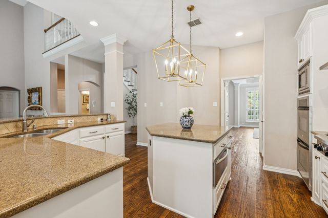 8904 Meadowknoll Drive, Dallas, TX 75243