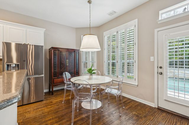 8904 Meadowknoll Drive, Dallas, TX 75243