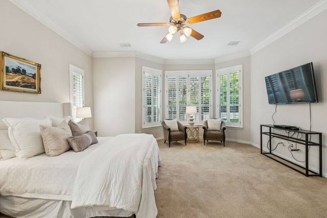 8904 Meadowknoll Drive, Dallas, TX 75243