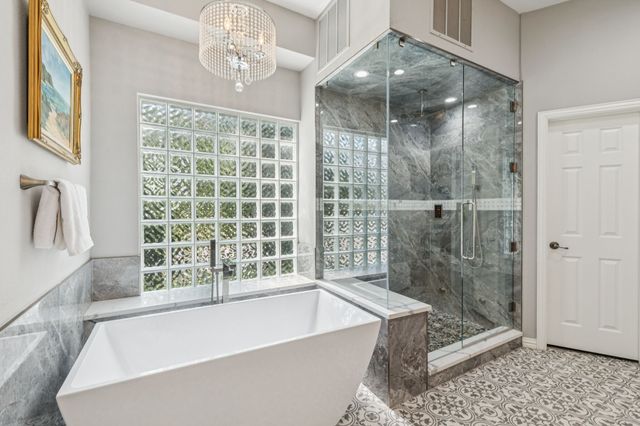 8904 Meadowknoll Drive, Dallas, TX 75243