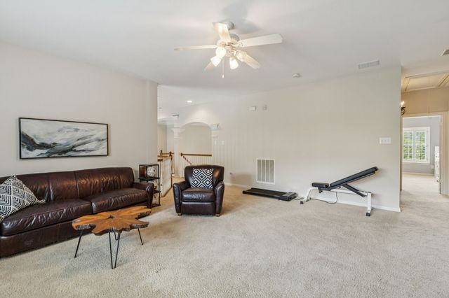 8904 Meadowknoll Drive, Dallas, TX 75243