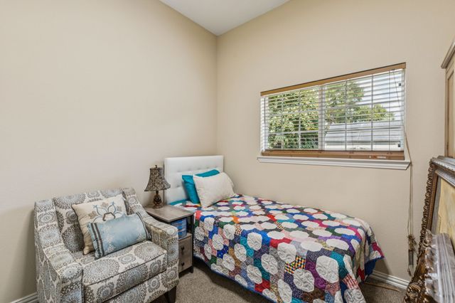 8904 Meadowknoll Drive, Dallas, TX 75243