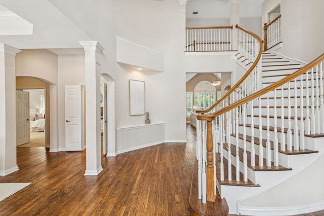 8904 Meadowknoll Drive, Dallas, TX 75243