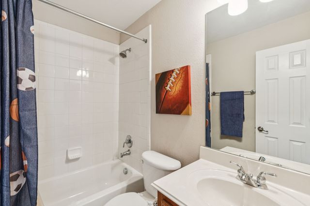 8904 Meadowknoll Drive, Dallas, TX 75243