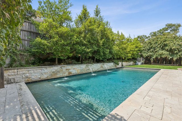 8904 Meadowknoll Drive, Dallas, TX 75243