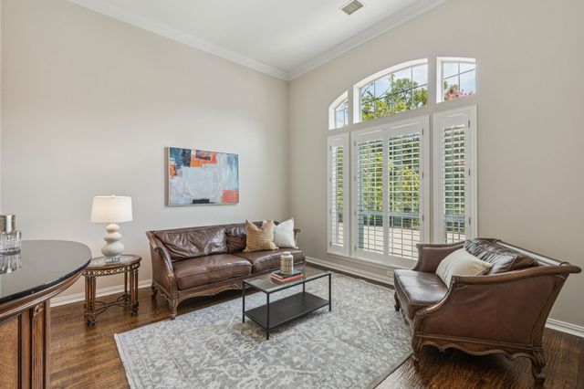 8904 Meadowknoll Drive, Dallas, TX 75243