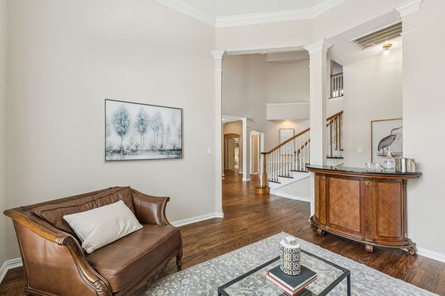 8904 Meadowknoll Drive, Dallas, TX 75243