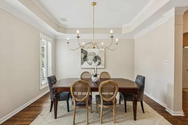 8904 Meadowknoll Drive, Dallas, TX 75243