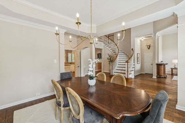 8904 Meadowknoll Drive, Dallas, TX 75243