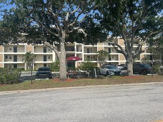 7461 W COUNTRY CLUB DRIVE N 201, Sarasota, FL 34243