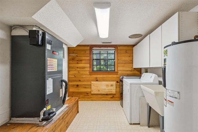 25911 ABERDOVEY AVENUE, Sorrento, FL 32776