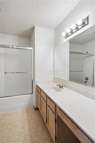 5542 NW Moonlight Meadow Drive, Lee's Summit, MO 64064