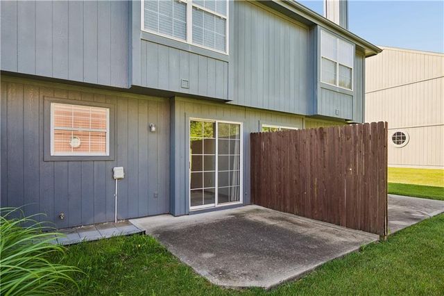 5542 NW Moonlight Meadow Drive, Lee's Summit, MO 64064