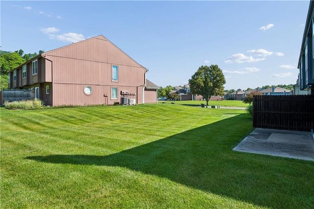 5542 NW Moonlight Meadow Drive, Lee's Summit, MO 64064