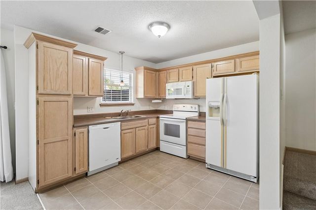 5542 NW Moonlight Meadow Drive, Lee's Summit, MO 64064