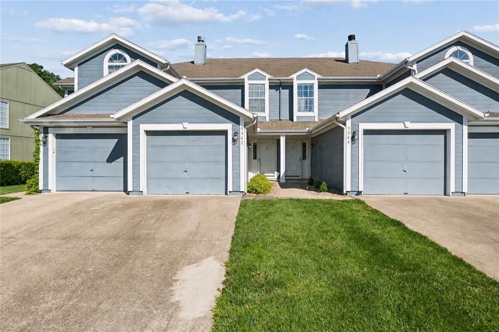 5542 NW Moonlight Meadow Drive, Lee's Summit, MO 64064