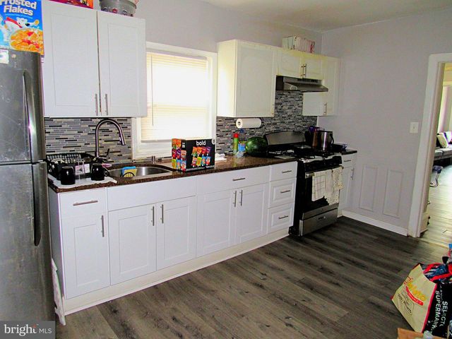 34 W END AVE, Trenton, NJ 08618