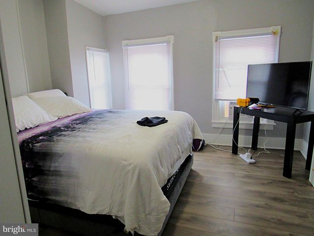 34 W END AVE, Trenton, NJ 08618