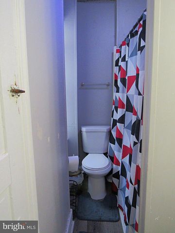 34 W END AVE, Trenton, NJ 08618
