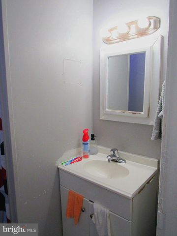 34 W END AVE, Trenton, NJ 08618