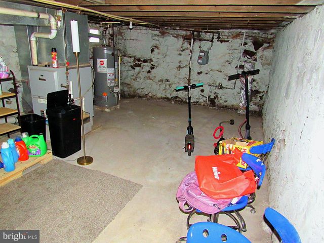 34 W END AVE, Trenton, NJ 08618