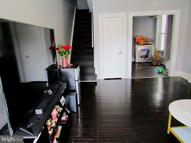 34 W END AVE, Trenton, NJ 08618