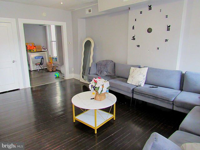 34 W END AVE, Trenton, NJ 08618