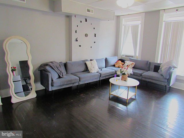 34 W END AVE, Trenton, NJ 08618