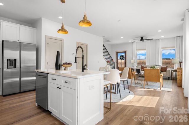 2119 24th Street Lane SE, Hickory, NC 28602