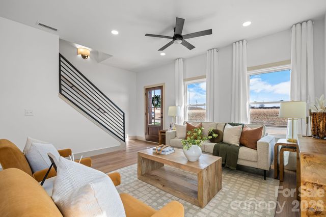 2119 24th Street Lane SE, Hickory, NC 28602