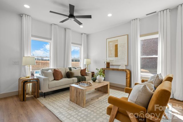 2119 24th Street Lane SE, Hickory, NC 28602