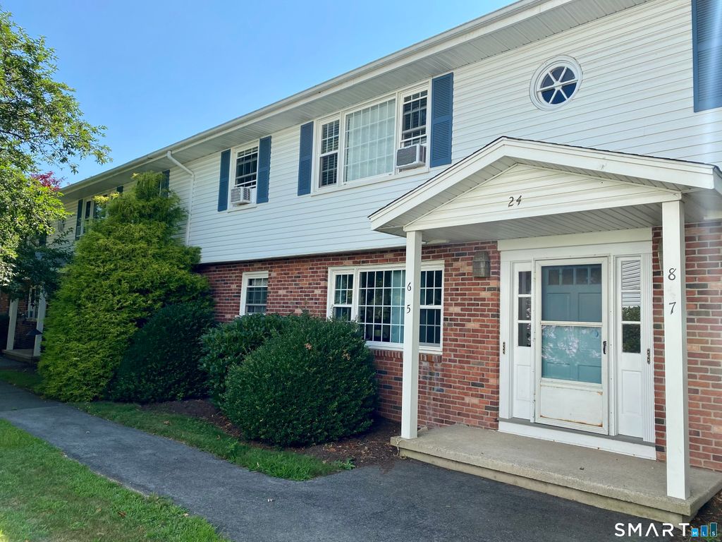 24 College Street 6, Clinton, CT 06413