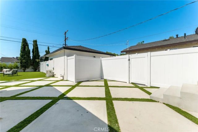 11912 Elkwood Street, North Hollywood, CA 91605