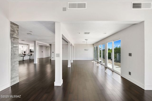 6640 N Camino Padre Isidoro, Tucson, AZ 85718